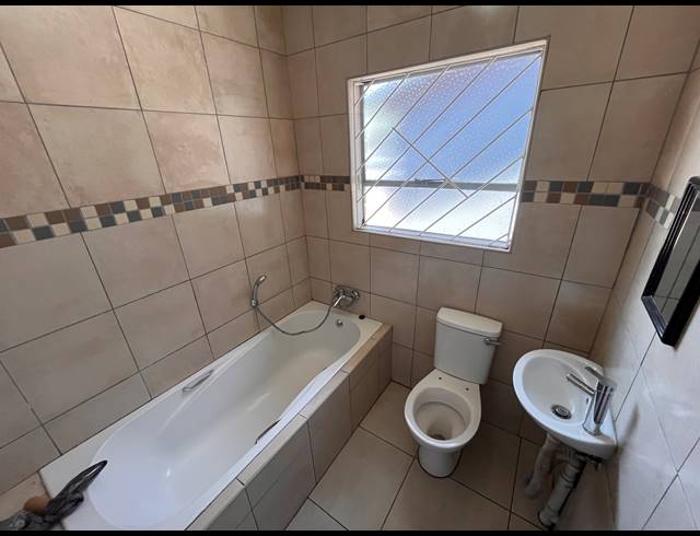 4 BEDROOM FREEHOLD FOR SALE IN MAYBERRY PARK